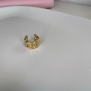 Luxury ring, gold plated adjustable to any finger